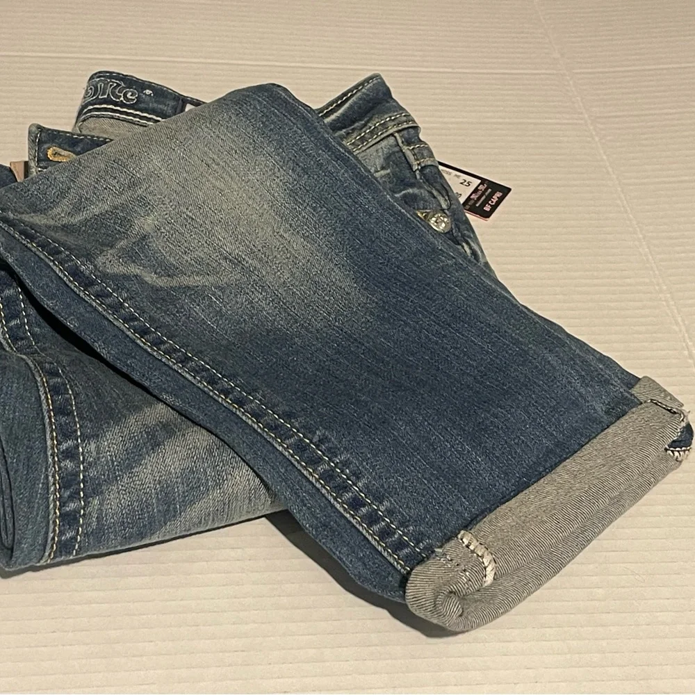 NWT Miss Me Women’s Boyfriend Capri Medium Wash Blue Jeans Size 25‎